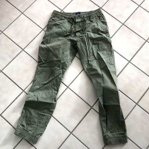 GAP khakis “lived in jogger” (XS), fatigue green